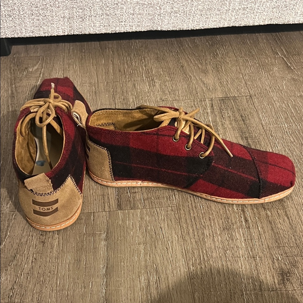 Toms Red and Black Plaid Lace Up Shoes